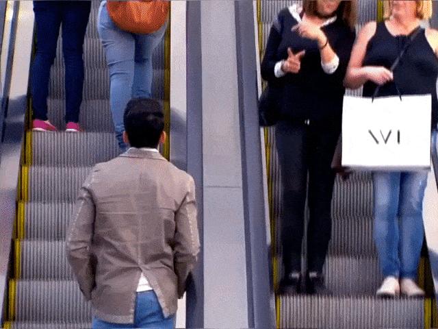 Video Clip Cười - Chị em ngơ ngác khi được trai đẹp thả thính chốn đông người