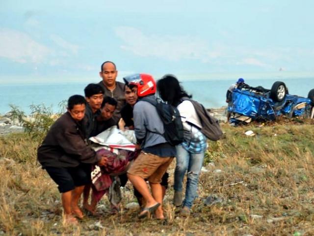 Cận cảnh sóng thần tàn phá ở Indonesia khiến 384 người thiệt mạng