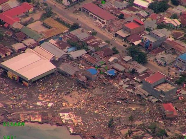 Nhân chứng kể về khoảnh khắc động đất, sóng thần kinh hoàng ở Indonesia