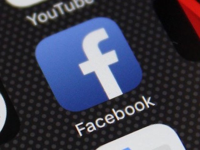 Công nghệ thông tin - Facebook chặn người dùng đăng tin “Facebook bị hack”