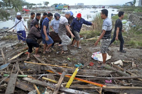 Indonesia: Cứu hộ gặp khó sau động đất - 1