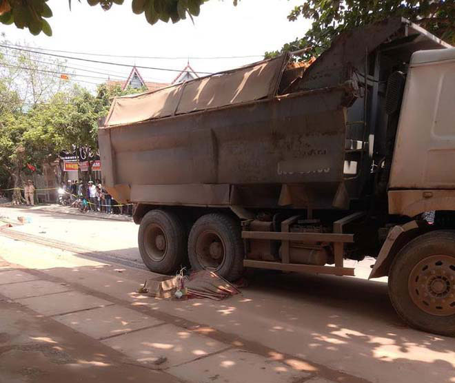 Đôi vợ chồng tử vong thương tâm trên đường đi bốc thuốc - 1
