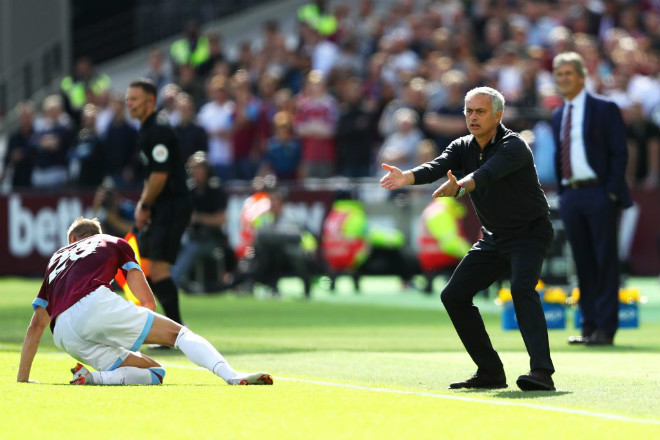 MU thua đau: Đàm phán Zidane, rộ tin Mourinho bay ghế tuần sau - 1