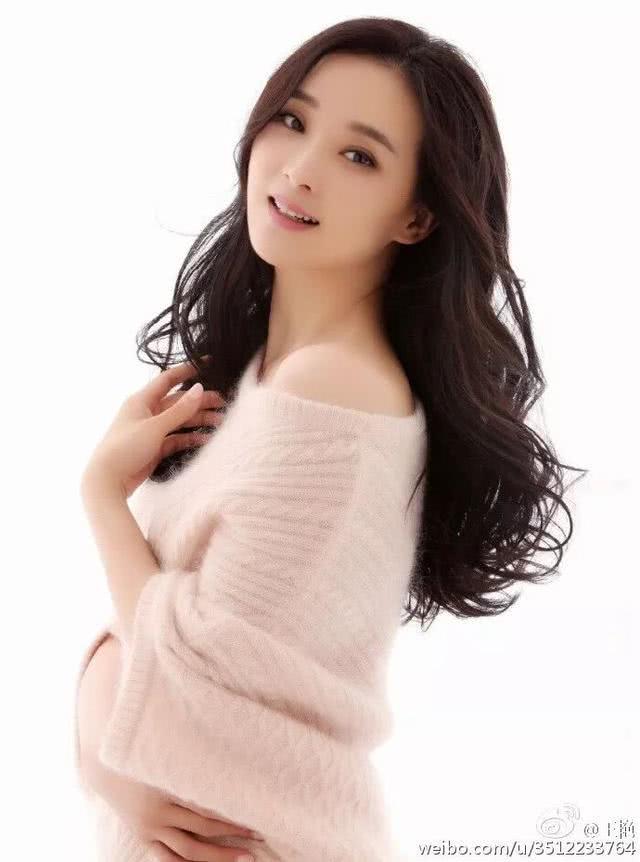 Hôn nhân tai tiếng với chồng tỷ phú của nàng "Tình Nhi" Hoàn Châu Cách Cách - 3