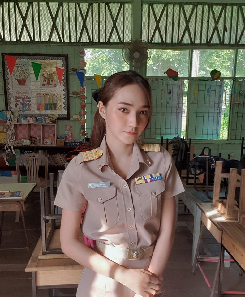 Cô giáo hotgirl có hành động lạ mỗi sáng khiến ai cũng muốn làm học trò - 3