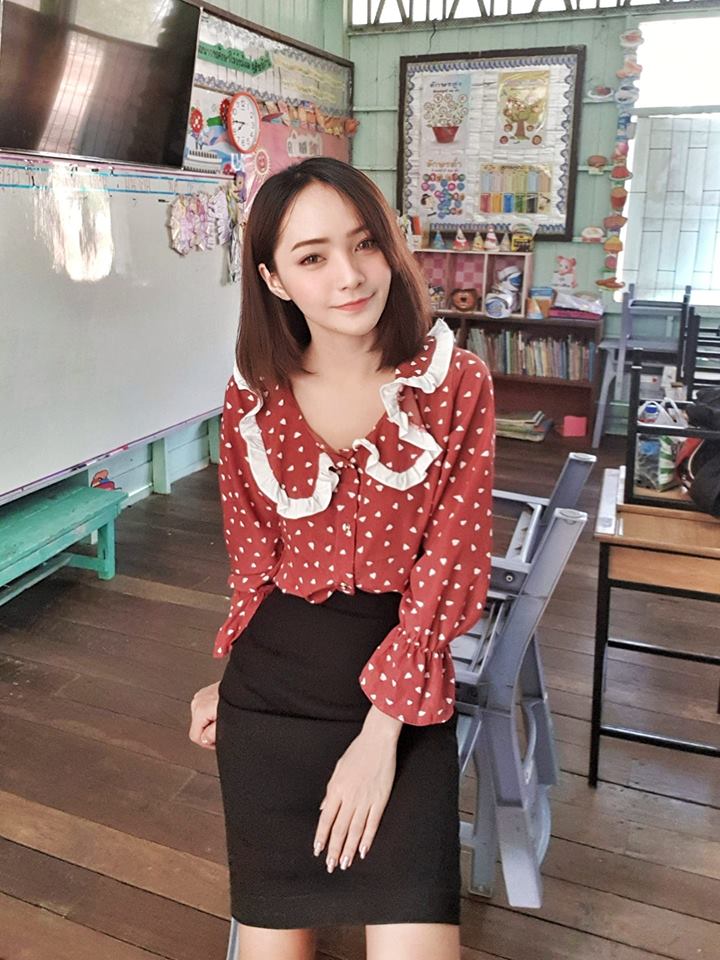 Cô giáo hotgirl có hành động lạ mỗi sáng khiến ai cũng muốn làm học trò - 2