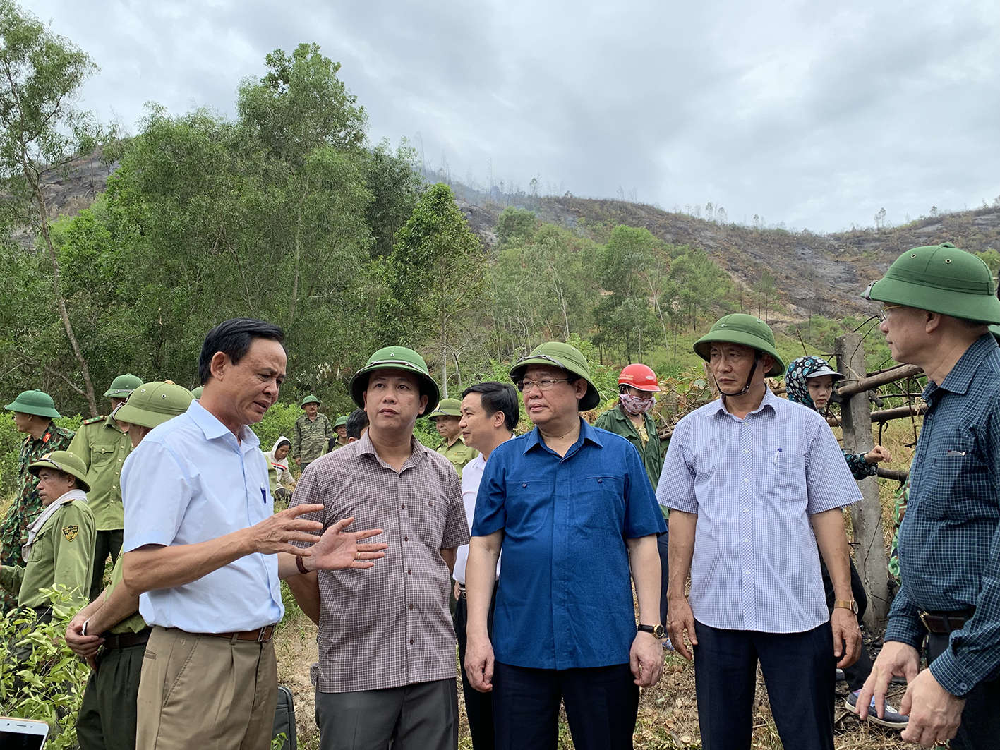 Phó Thủ tướng nói lý do chưa điều động trực thăng chữa cháy rừng ở Hà Tĩnh - 1