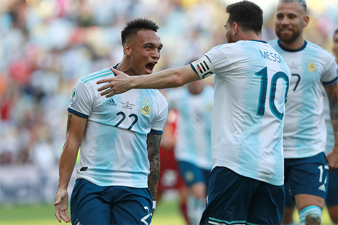 Brazil đại chiến Argentina bán kết Copa America: 2 SAO lạ lu mờ Messi, Coutinho là ai? - 1