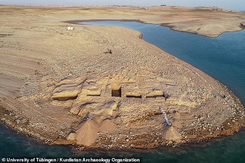Cung điện 3.400 năm của đế chế Trung Đông nổi lên giữa dòng sông sau hạn hán - 1