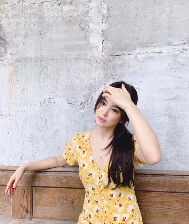 Hình ảnh của cô chụp 1 ngày trước khi chồng công khai thông tin ly hôn khiến nhiều người không thể tin nổi. Người đẹp trông vẫn rất rạng rỡ và quyến rũ.