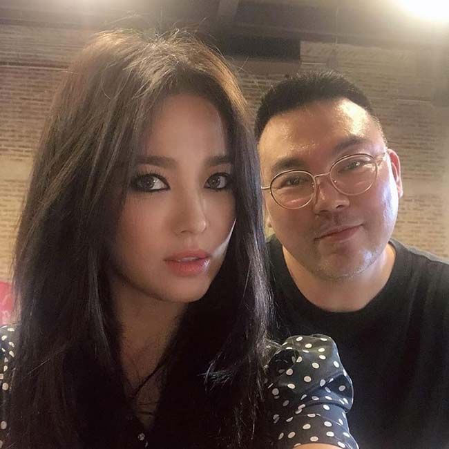 Bên cạnh đó Song Hye Kyo còn&nbsp;luôn chú ý đến chế độ ăn uống của mình. Cô ăn rất nhạt, sử dụng ít đường, muối - những tác nhân gây hại cho làn da.