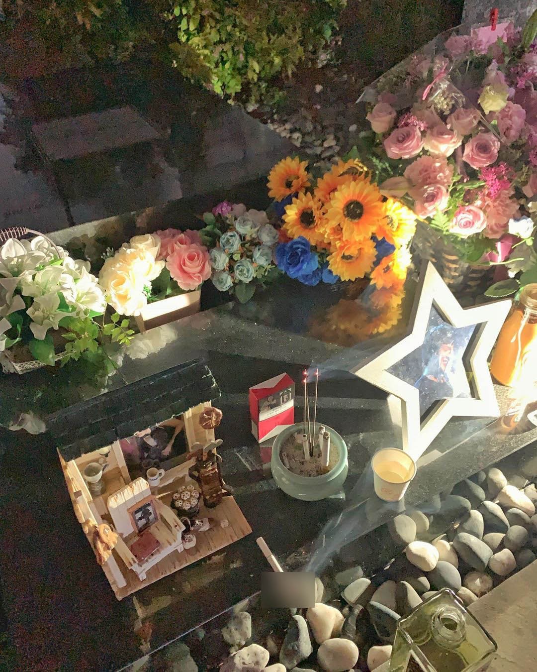 So Ji Sub lặng lẽ ngồi trước mộ tài tử &#34;Bản tình ca mùa đông&#34; vào đúng 9 năm ngày mất - 3