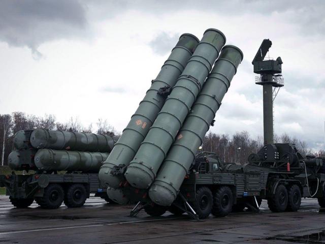 Toàn bộ hệ thống S-300 của Nga đã trực chiến, Israel vẫn ”thản nhiên” không kích Syria