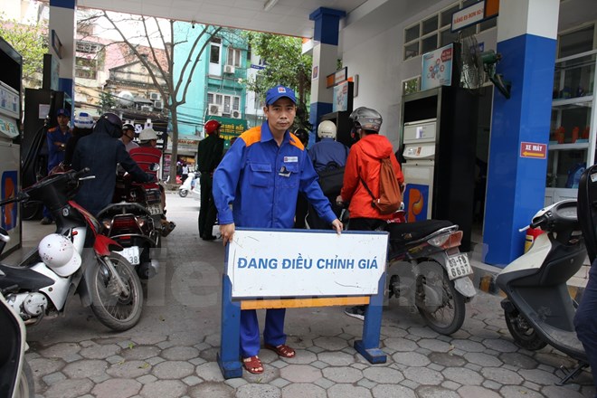 Xăng dầu đồng loạt tăng giá sau 3 kì liên tiếp giảm - 1