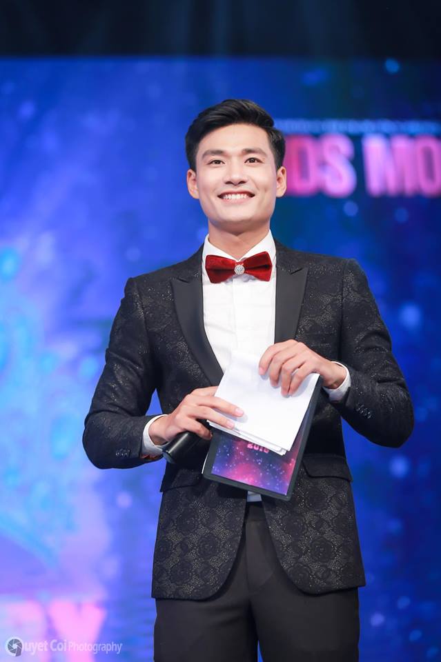 MC 'soái ca' 6 múi của nhà đài VTV khiến dân mạng phải "truy lùng" là ai? - 6