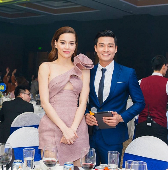 MC 'soái ca' 6 múi của nhà đài VTV khiến dân mạng phải "truy lùng" là ai? - 11