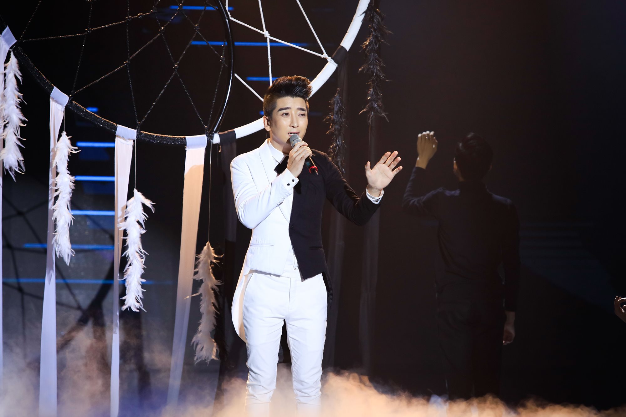Nam ca sĩ 12 lần đi thi hát, mỗi đêm chạy 7-9 show kiếm 60 triệu/ tháng là ai? - 2