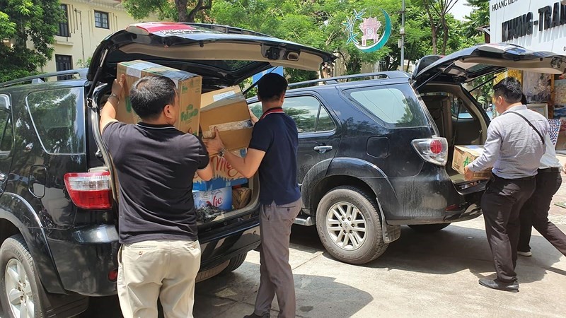 Nóng 24h qua: Gặp sự cố, "bảo bối" xử lý nước sông Tô Lịch bị đưa lên bờ - 3