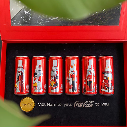 Vì đâu 6 chiếc lon Coca-Cola đặc biệt khiến giới trẻ đổ xô “săn lùng”? - 1