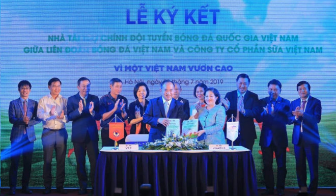 ĐT Việt Nam nhận tài trợ khủng trong 3 năm, lương thầy Park vẫn bí mật - 1