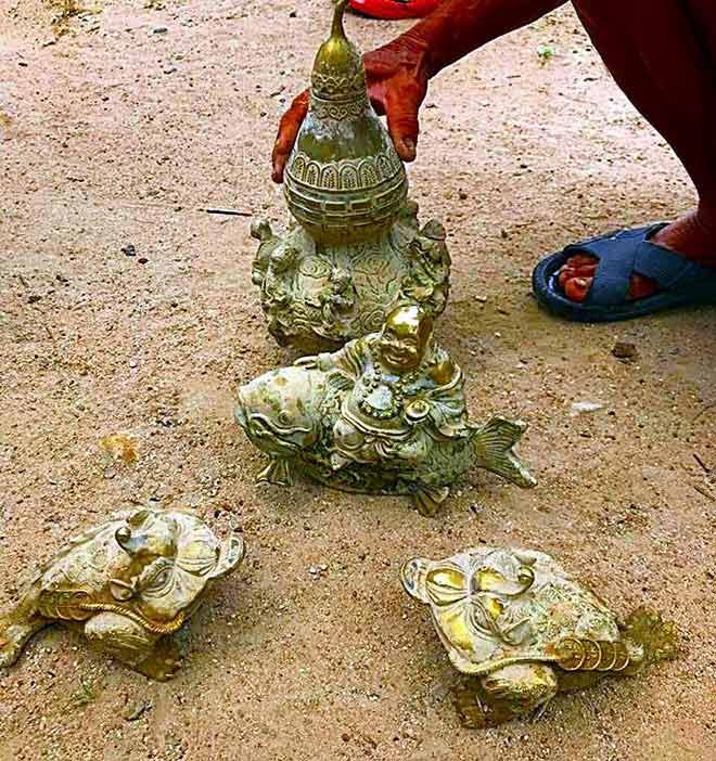 Đào ao bất ngờ phát hiện “kho báu” gần núi Tàu - 1