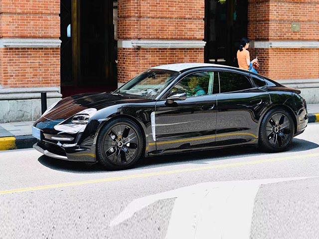 Tin tức ô tô - Mẫu xe thể thao Porsche Taycan ứng dụng công nghệ EV sắp về Việt Nam