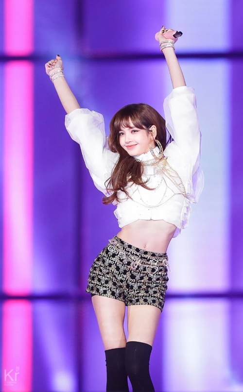 Quá khứ đen nhẻm khó tin vì vụng làm đẹp của cô gái có mặt xinh nhất thế giới - 4