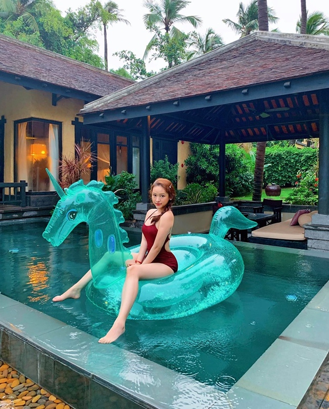 Bị đồn làm &#34;gái ngành&#34; mới có nhiều tiền mua xe, đi du lịch sang chảnh, Thúy Vi đã lên tiếng phản bác.