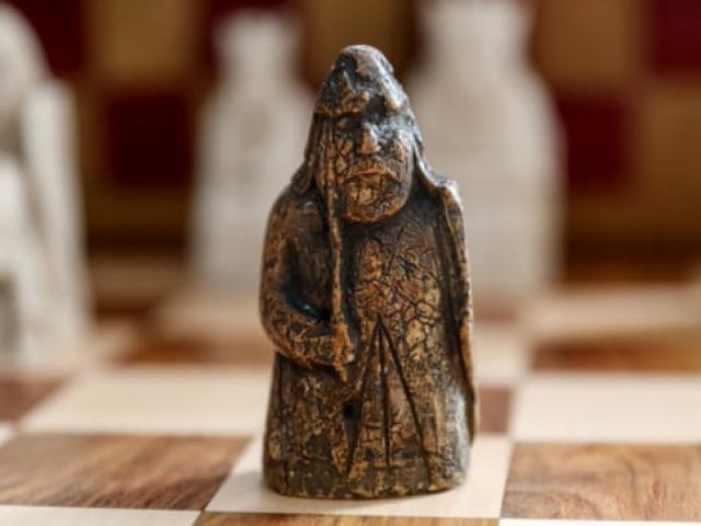 Thế giới - Anh: Mua quân cờ giá 140 nghìn, 50 năm sau bán được giá gấp 147.000 lần