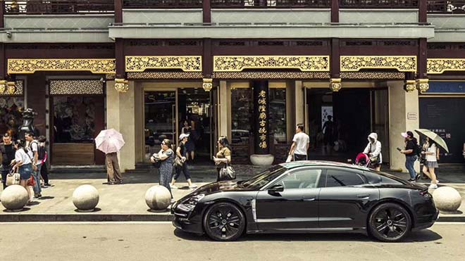 Mẫu xe thể thao Porsche Taycan ứng dụng công nghệ EV sắp về Việt Nam - 6