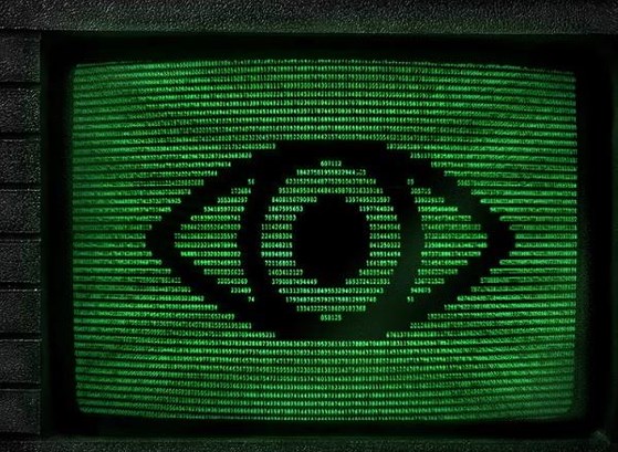 TQ lén cài đặt phần mềm gián điệp lên smartphone khách du lịch - 1