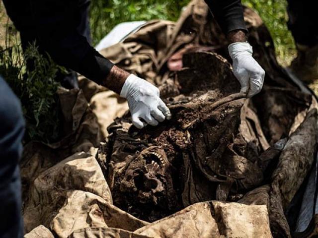 Phát hiện ngôi mộ tập thể 200 người bị IS hành quyết ở Syria