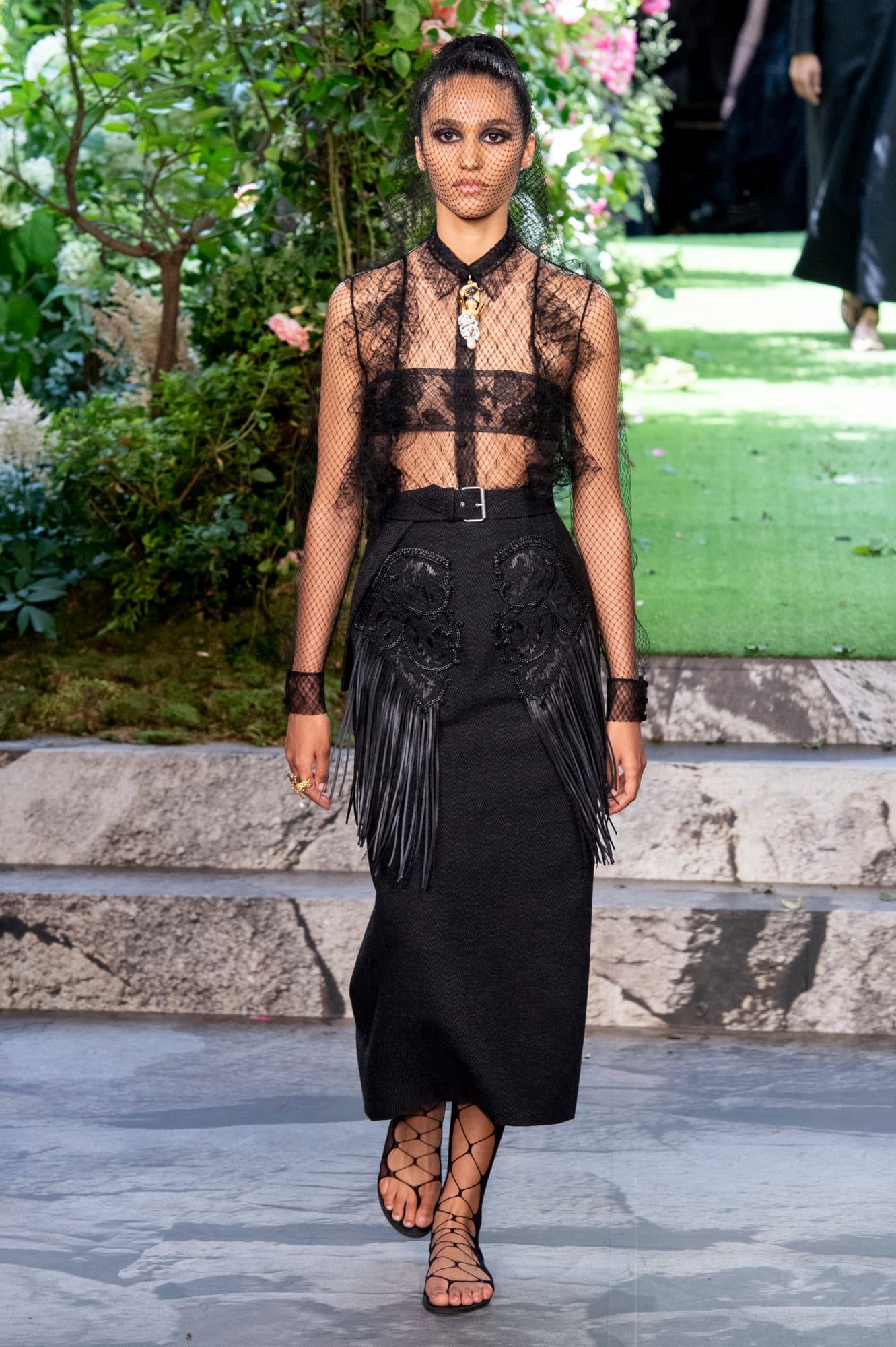 Dior Haute Couture Thu 2019: Người mẫu mặc cả toà nhà lên người - 9