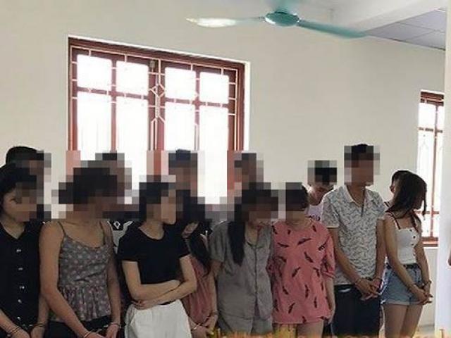 Pháp luật - 8 "kiều nữ" thác loạn điên cuồng cùng nhóm bạn trai trong quán karaoke