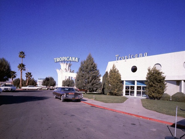 Năm 1957, khách sạn và sòng bạc Tropicana được mở ở Las Vegas. Thời điểm đó công trình tốn kém 15 triệu USD và trở thành khách sạn và khu nghỉ dưỡng sòng bạc đắt nhất ở Las Vegas.