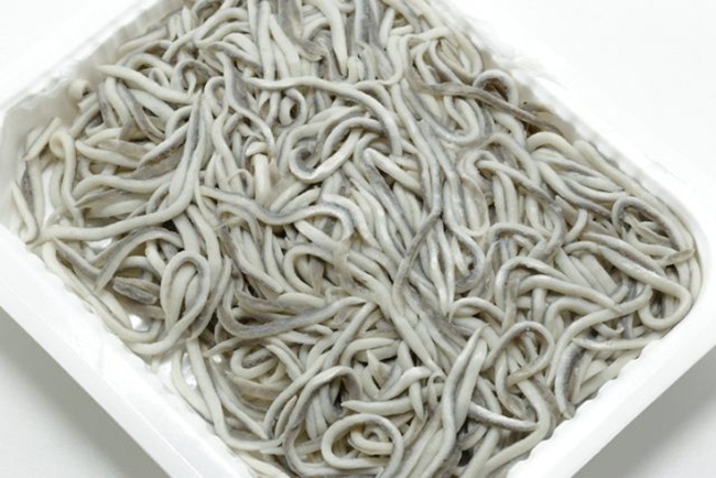 Mùa lươn sẽ kéo dài 1 tháng bắt đầu từ tháng 11, nên những người yêu thích sẽ tranh thủ dịp này để mua ăn dù giá không rẻ.