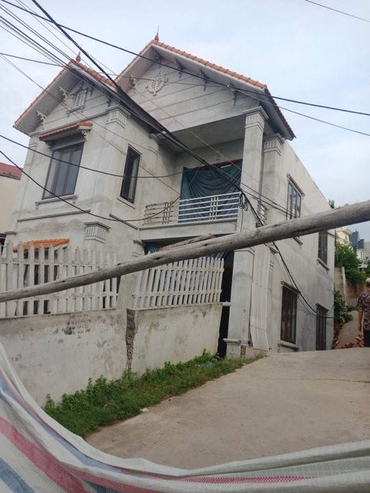 Hố tử thần sâu 4m giữa khu dân cư ở Hà Nội tiếp tục sụt lún - 2
