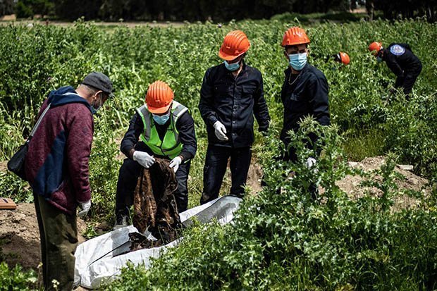 Phát hiện ngôi mộ tập thể 200 người bị IS hành quyết ở Syria - 1
