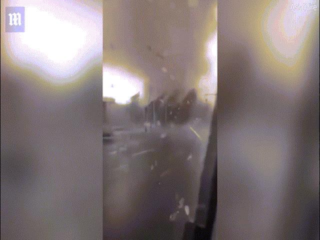 Phi thường - kỳ quặc - Mắc kẹt vài mét gần lốc xoáy kinh hoàng vẫn quay video