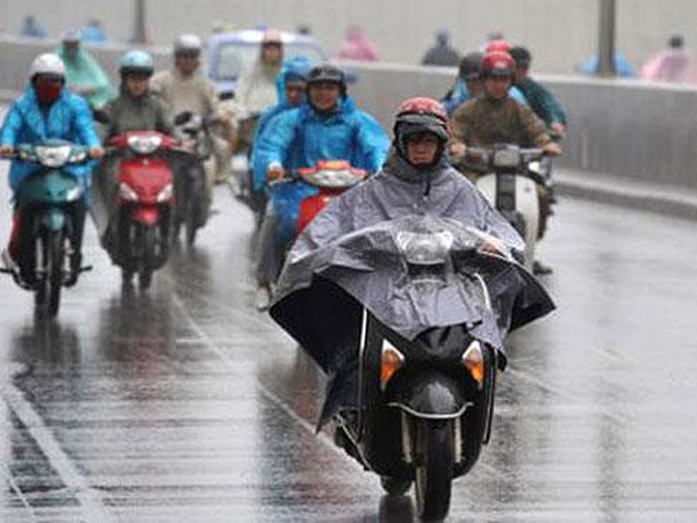 Thế giới xe - Cách đi lại bằng xe máy trong mùa mưa bão sao cho an toàn