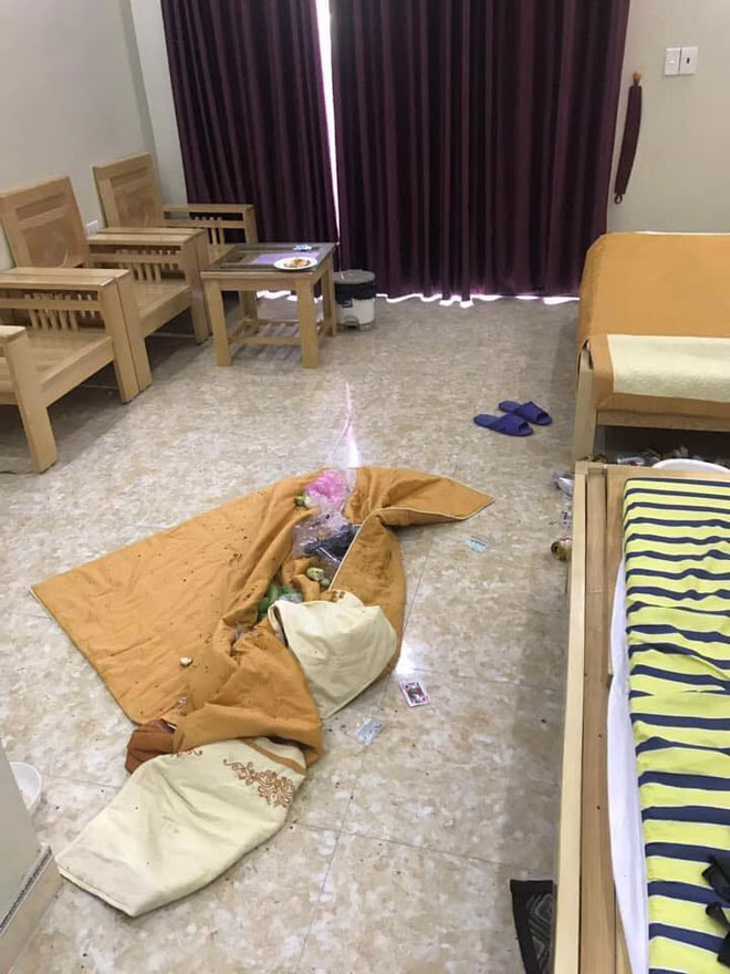 Thuê biệt thự hạng sang ở, nhóm thanh niên vẫn mang theo lối sống "khu ổ chuột" - 1