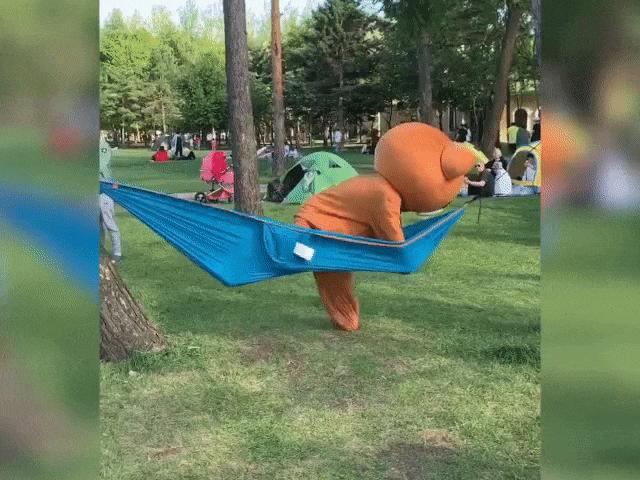 Video Clip Cười - Cuộc sống đôi lúc không giống như cuộc đời