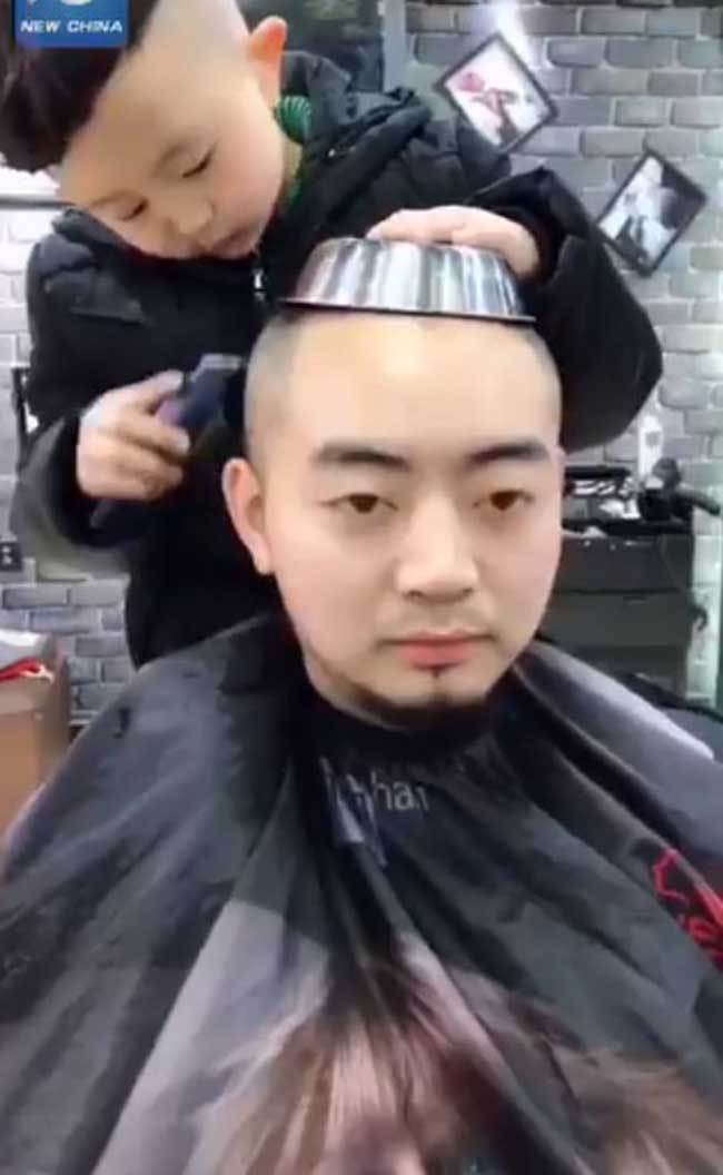 Bé trai 6 tuổi gây choáng khi thể hiện khả năng hớt tóc thần sầu - 4