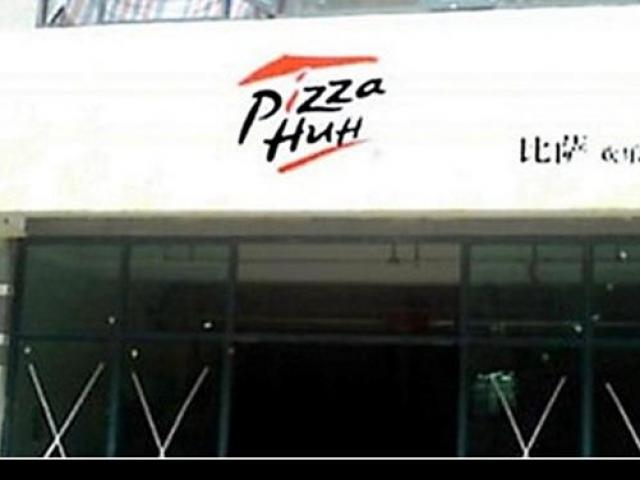 Thị trường - Tiêu dùng - Dở khóc dở cười với những phiên bản hàng nhái "không có tâm"