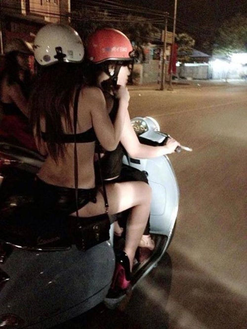 Muôn kiểu thời trang nhức mắt, phản cảm của chị em Việt ngày hè - 4