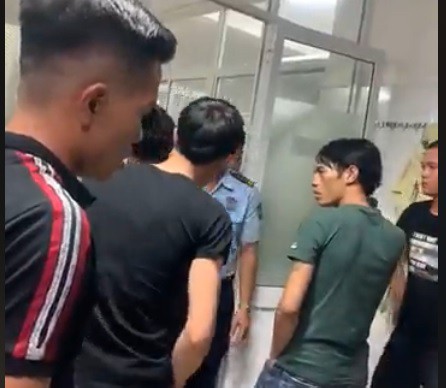 Bệnh nhân nguy kịch vì đái tháo đường khi tạm giam, người nhà vây bệnh viện - 1