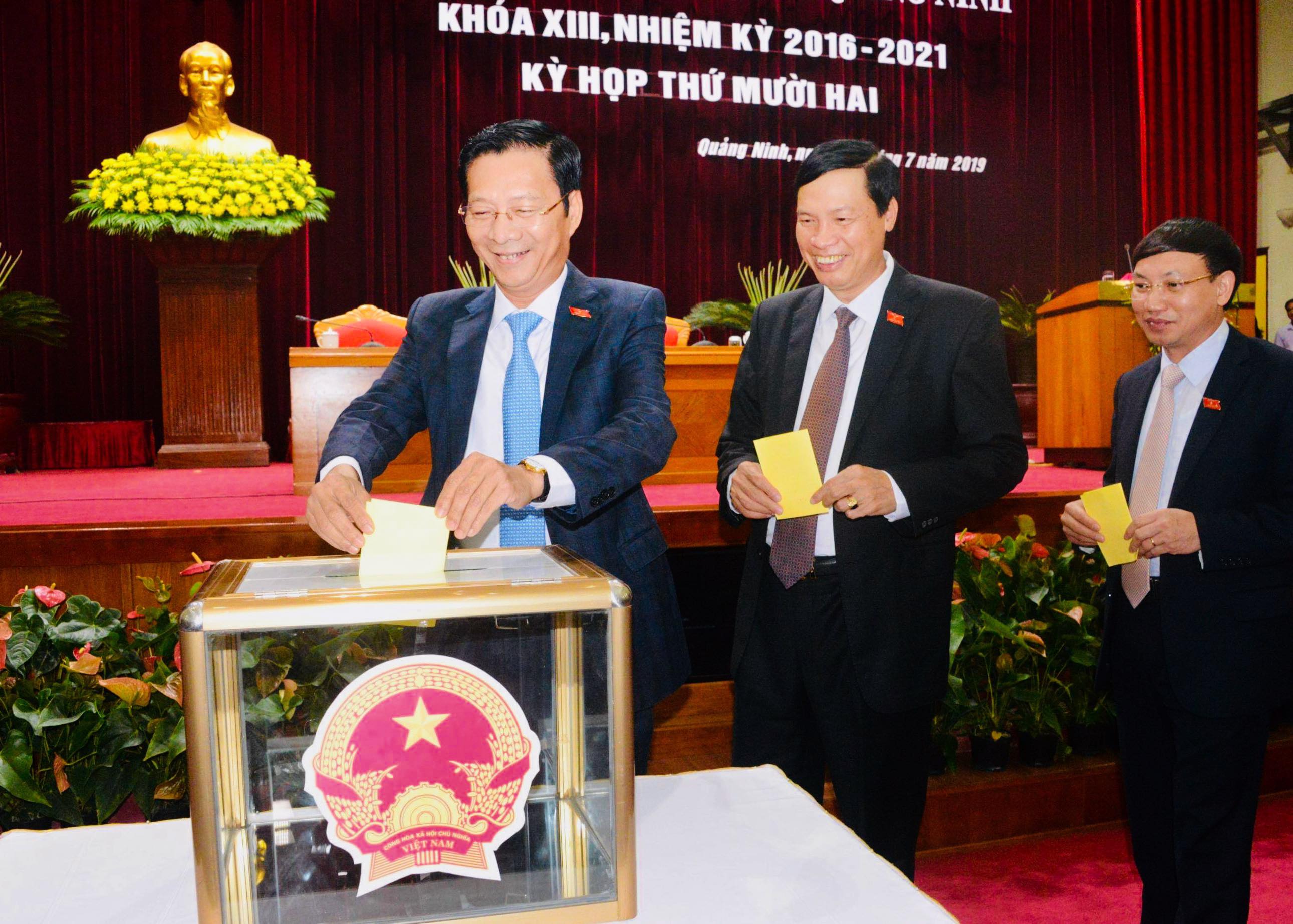 Cựu lãnh đạo ngân hàng thế hệ 7X trở thành Chủ tịch tỉnh Quảng Ninh - 2