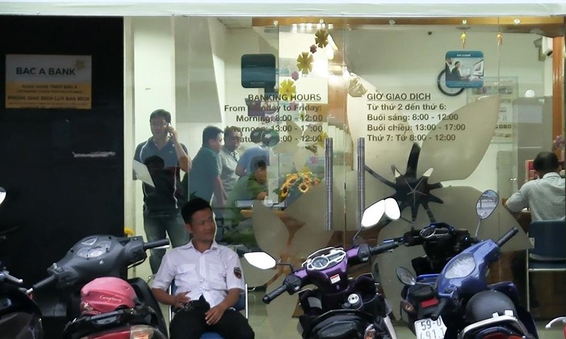 Nghi án dùng súng cướp ngân hàng ở Tân Phú - 1