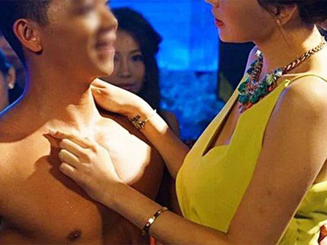 Bạn trẻ - Cuộc sống - Về ra mắt, chết lặng khi thấy mẹ bạn gái là quý bà từng gạ tình tôi