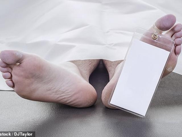 Phi thường - kỳ quặc - Bệnh viện xác nhận đã chết, gia đình đem về chôn thì điều lạ lùng xảy ra